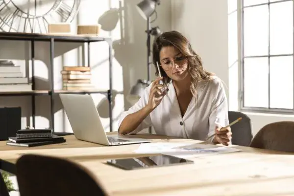 foto que representa uma cliente ideal (icp) da empresa